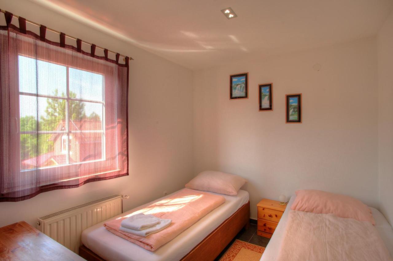Bokun Apartments II Sisak Luaran gambar